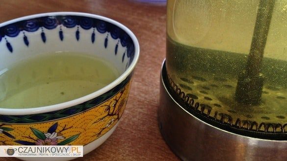Mrożona herbata z zielonej herbaty Genmaicha z ryżem