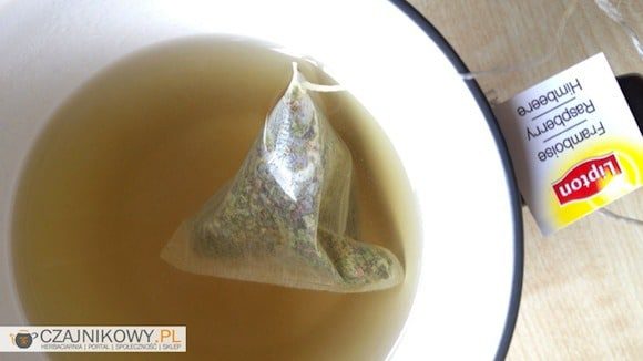 Lipton White Tea Raspberry w kubku