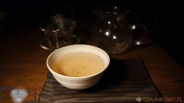 Bai Hao Yin Zhen 2013. Srebrne igły okryte białym puchem.