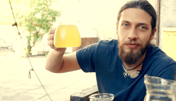 Jak parzyć herbatę na zimno? Zimne parzenie herbaty. Cold brew